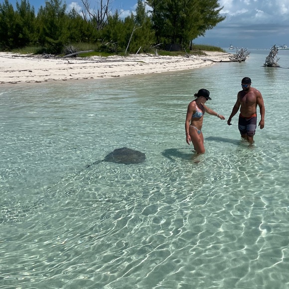 Your Seller • Emma - Picture 2 of 4